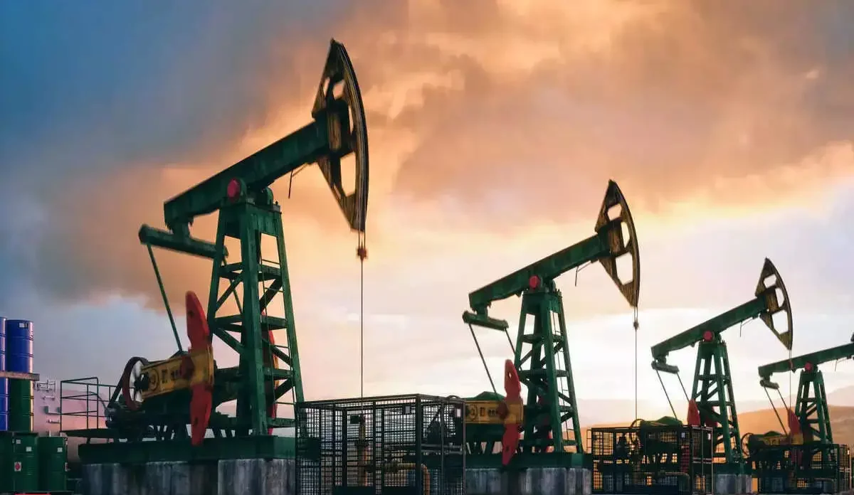 Crude Prices Tumble Amid U.S. Inventory Build and Middle East Talks