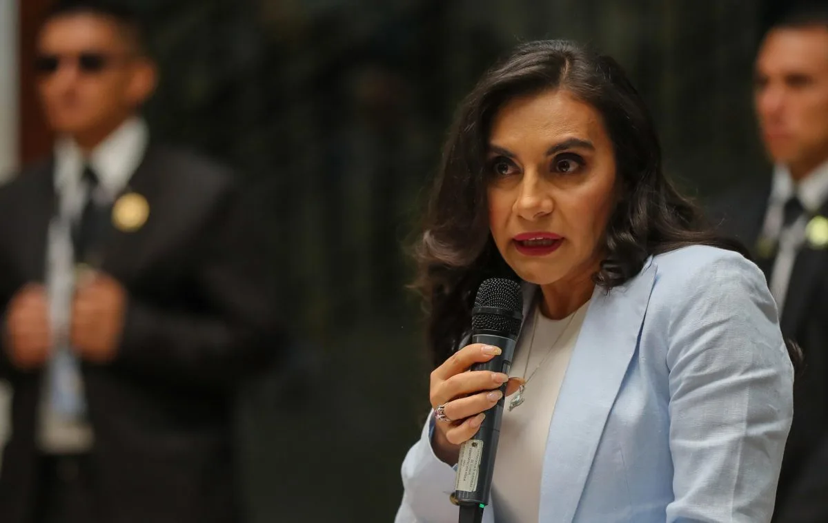 Noboa vs. Abad: Ideological Clashes and Power Dynamics in Ecuador