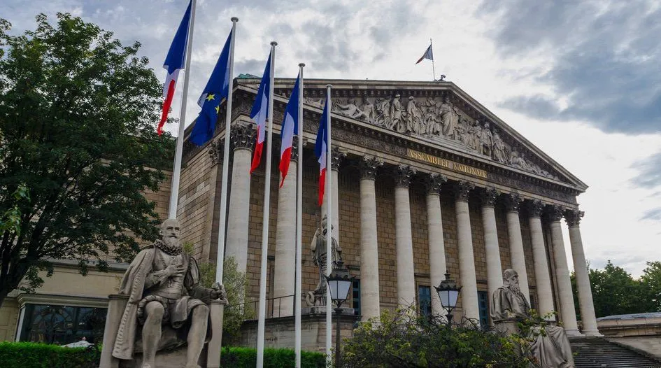 Surge in France's Country Risk Impacts Local Assets. (Photo Internet reproduction)