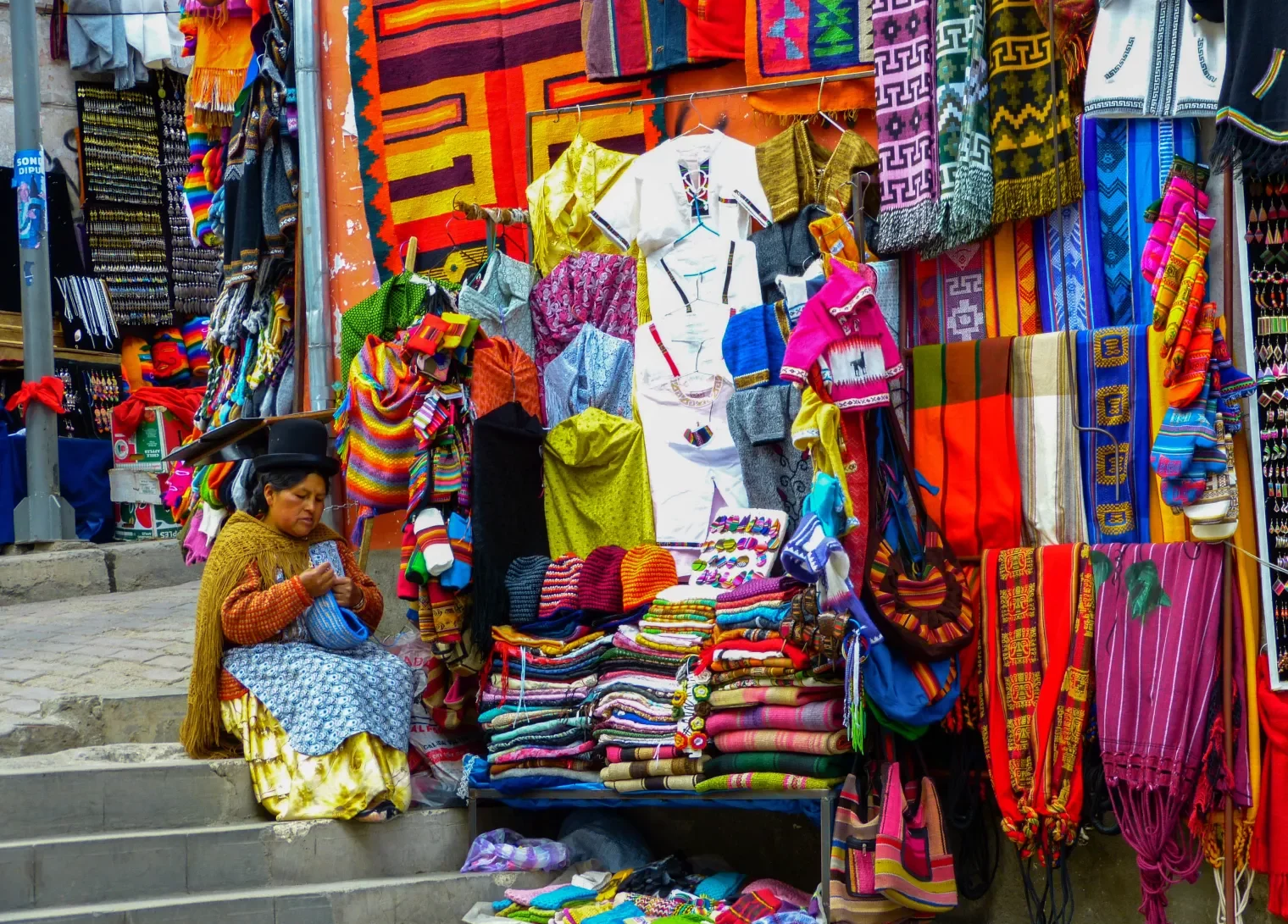 Bolivia's Trade Troubles: Exports and Imports Plunge in Early 2024. (Photo Internet reproduction)