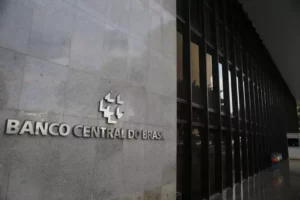 Brazilian Real Navigates Uncertain Waters Ahead of Key Rate Decision