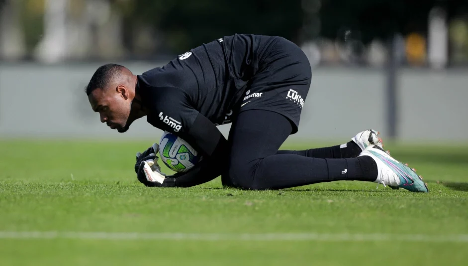 goleiro_carlos_miguel_fazendo_defesa_durante_o_xnxa