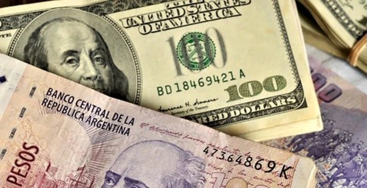 Surge in Argentina's "Blue Dollar" Signals Economic Concerns