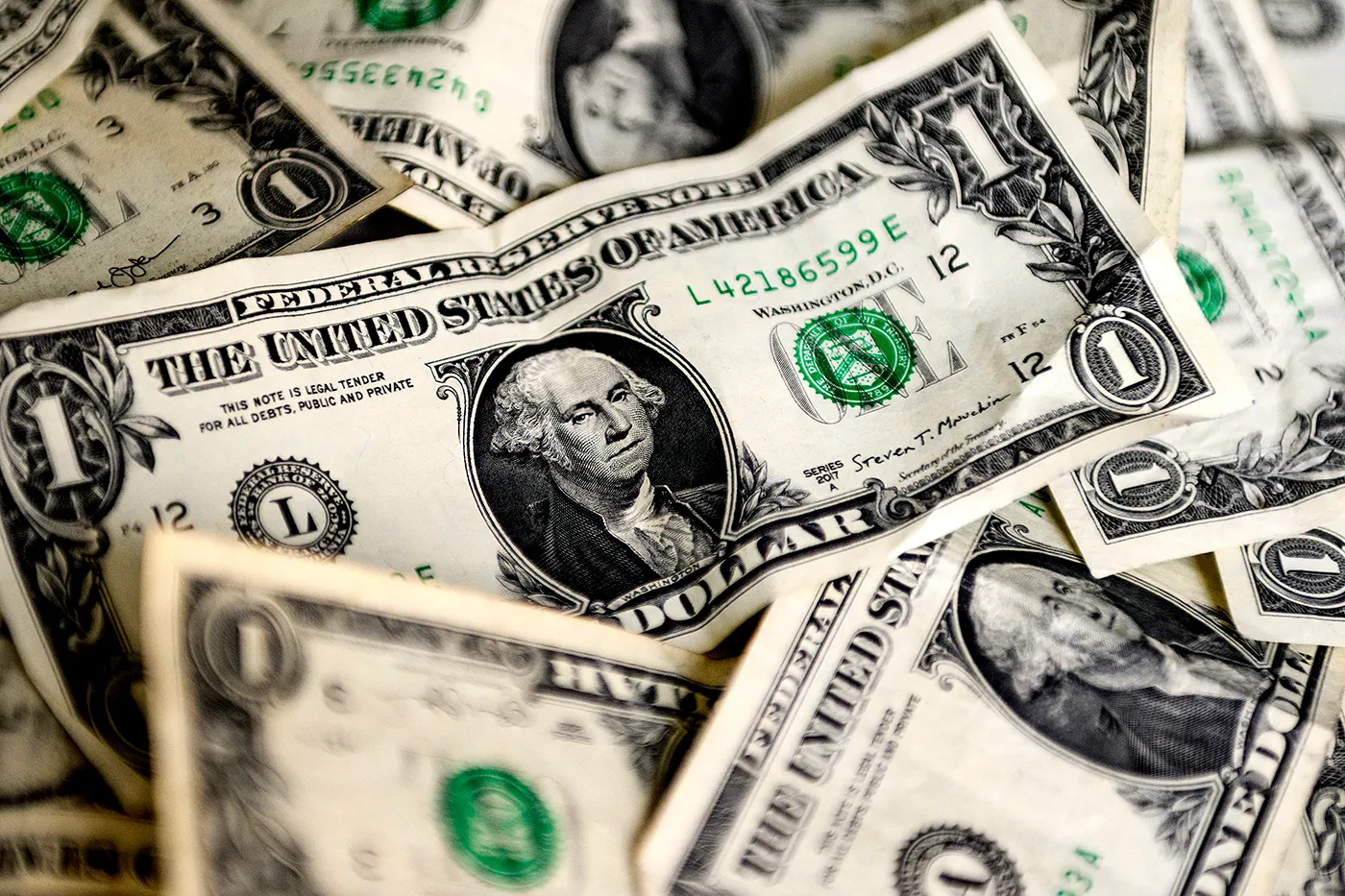 U.S. Dollar Closes at R$5.46, Records a 2.27% Weekly Decline