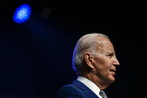 Survey Shakes Democratic Confidence in Biden ’s Leadership