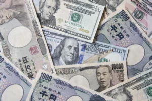 Yen Surges to 155 Against Dollar Amid Global Tensions and Economic Moves