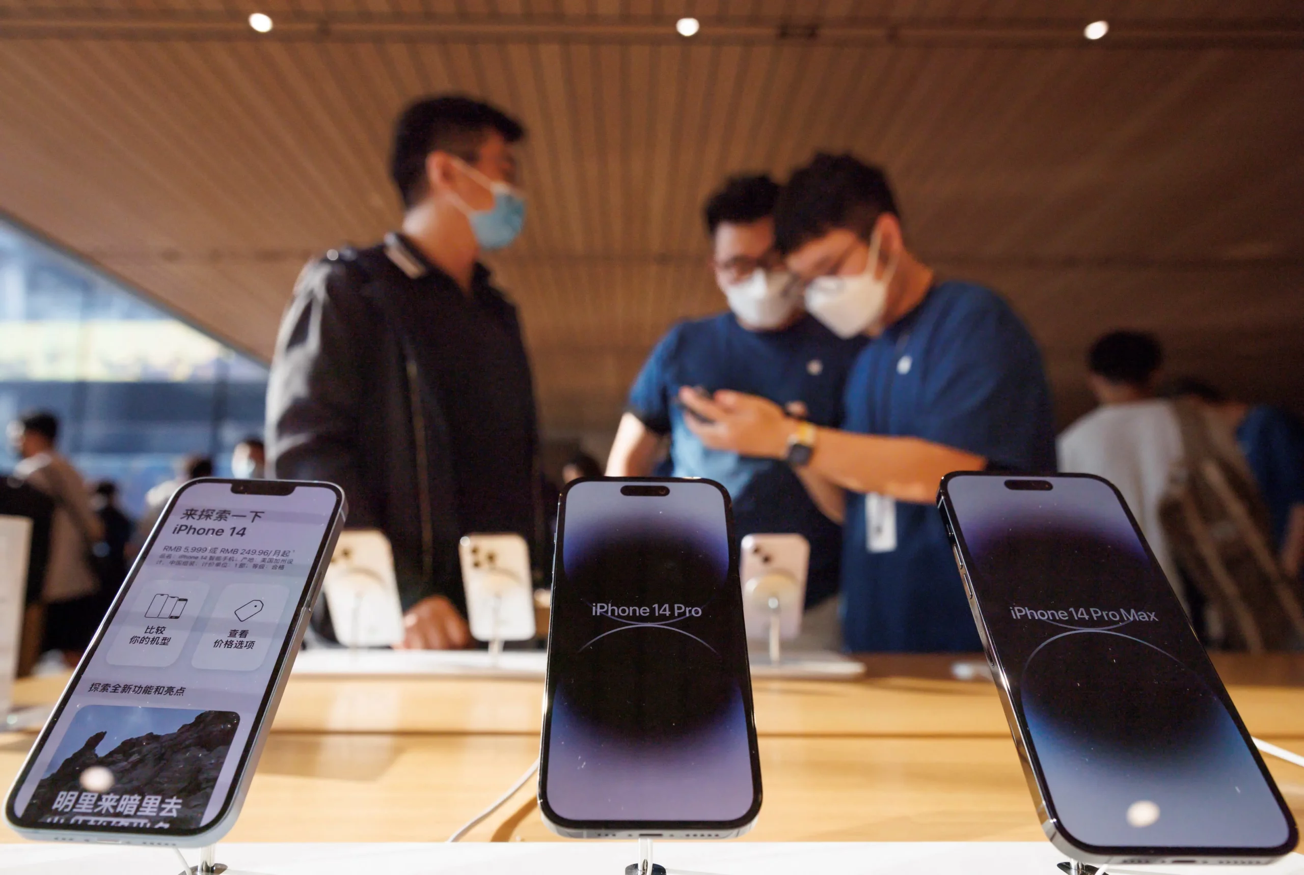 China's Smartphone Landscape: Local Manufacturers Outpace Apple