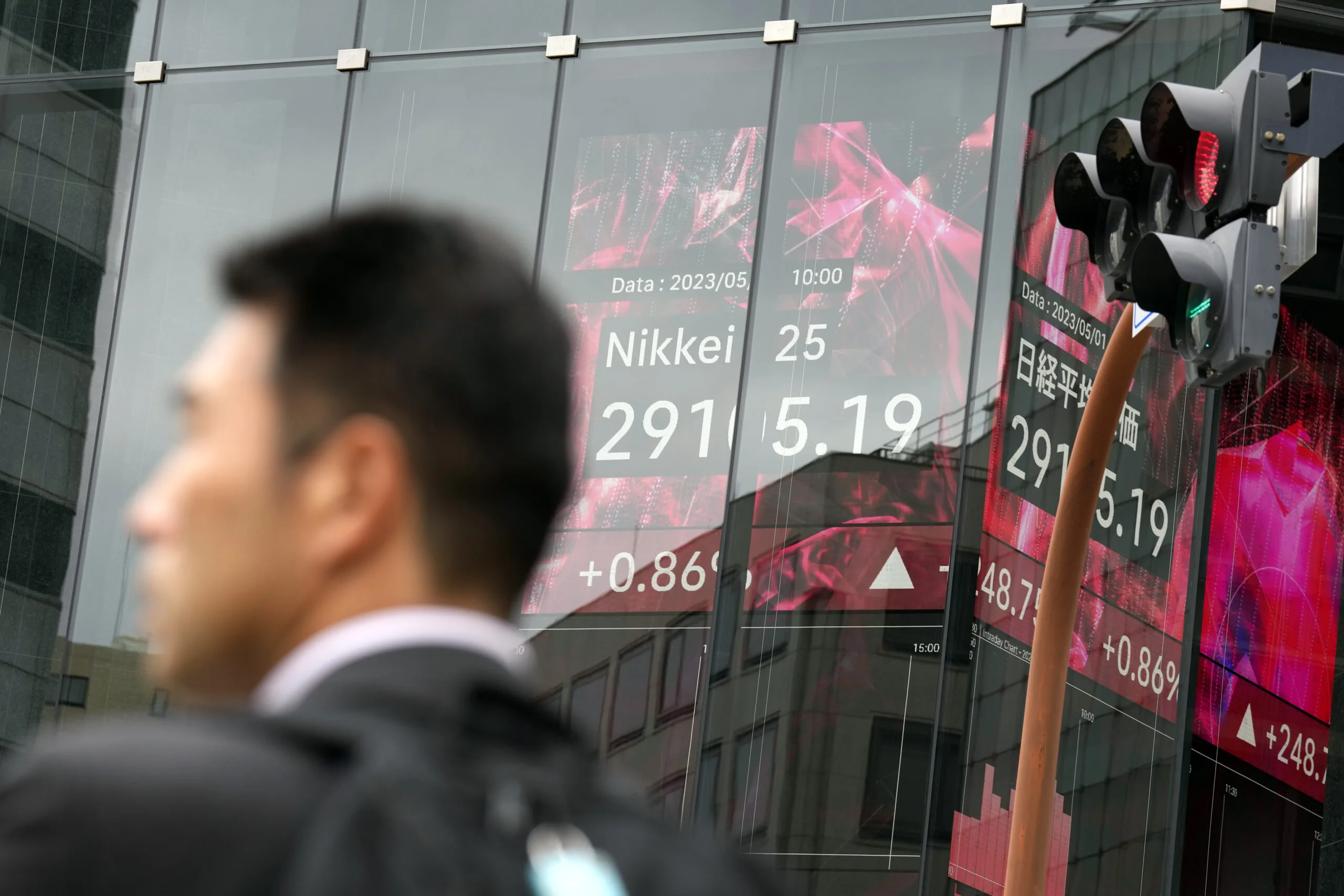 Asian Markets Mostly Up Following Wall Street Gains, Despite Weak Chinese Data. (Photo Internet reproduction)