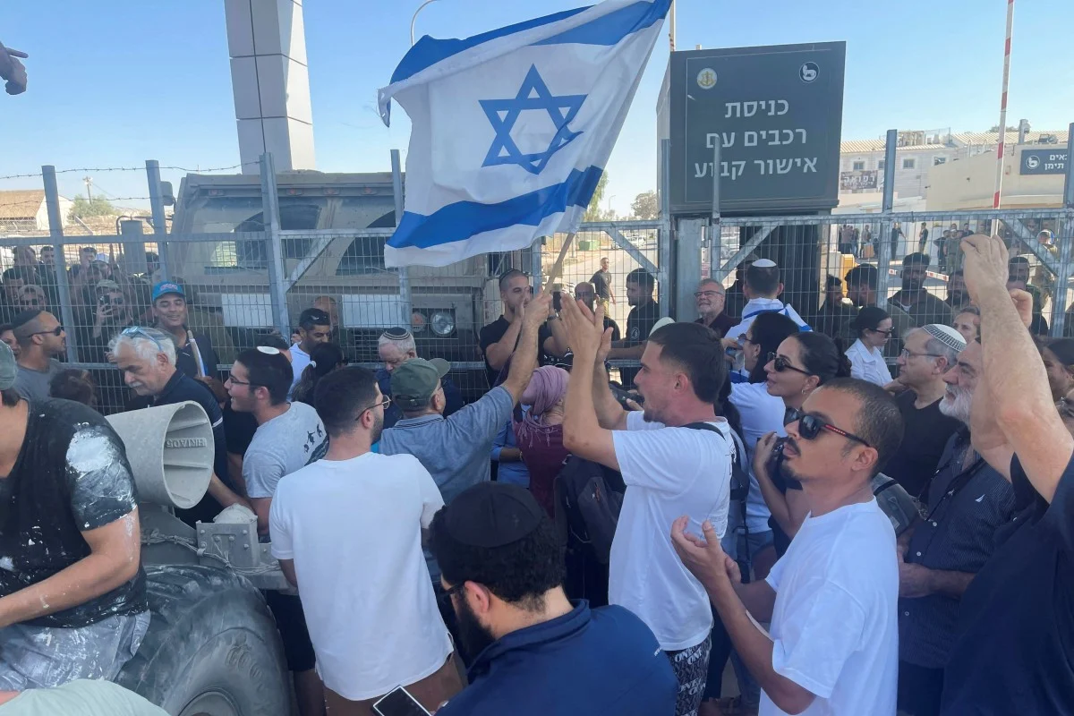 Israsel Stormin