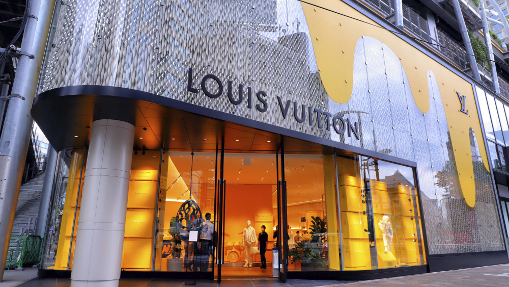 Turbulence in High-End Fashion: Billionaires See $24 Billion Erosion in Net Worth