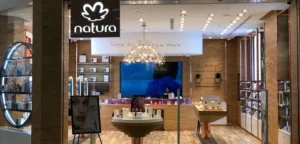 Natura Plans to Spin Off Avon International by Year-End, Considers IPO