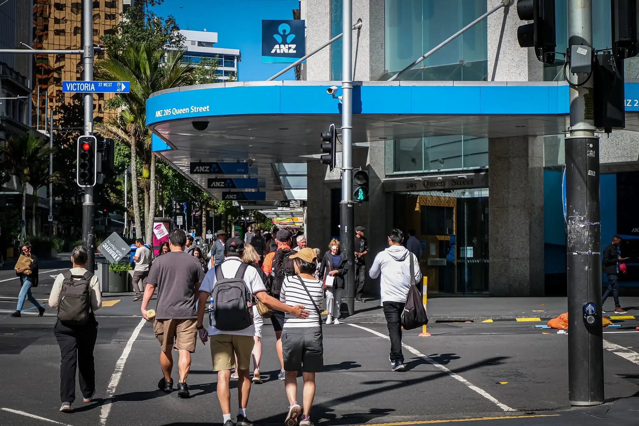 Record Migration Levels Highlight Economic Strains in New Zealand