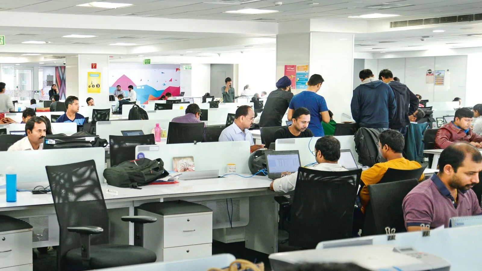 Economic Strains Lead to Profit Decline for Corporate India in Q1 FY25
