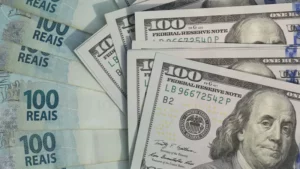 Dollar Dips as U.S. Rate Cut Looms