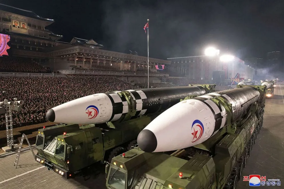 Kim Jong-un's Show of Force: Missile Launchers Deployed to South Korean Border. (Photo Internet reproduction)