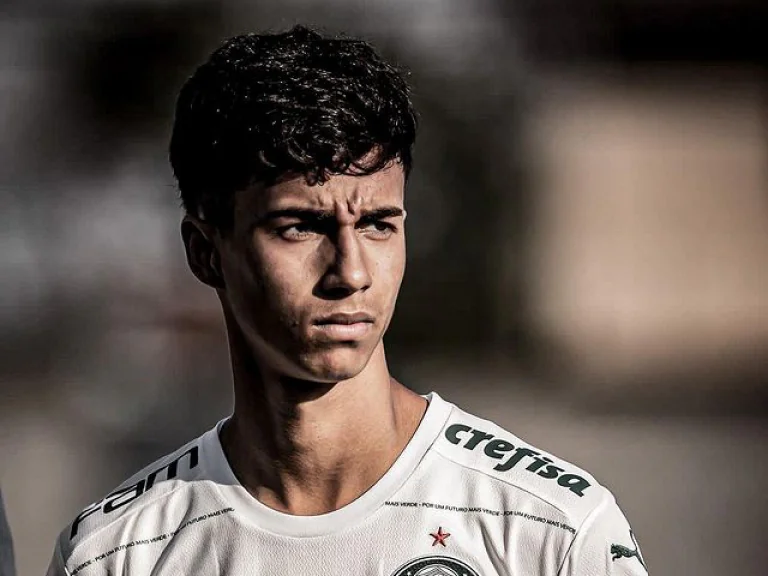 Vitor Reis: The Young Defender Shaping Palmeiras' Future. (Photo Internet reproduction)