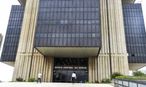 Hawkish Copom Signals Aggressive Rate Hikes, Selic Projected to Reach 15%