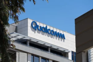 Qualcomm Explores Intel Buyout: Market Reacts, Analysts Skeptical