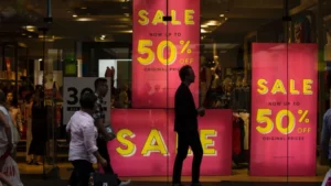 Australia Faces Slowest Economic Growth Since 1990s