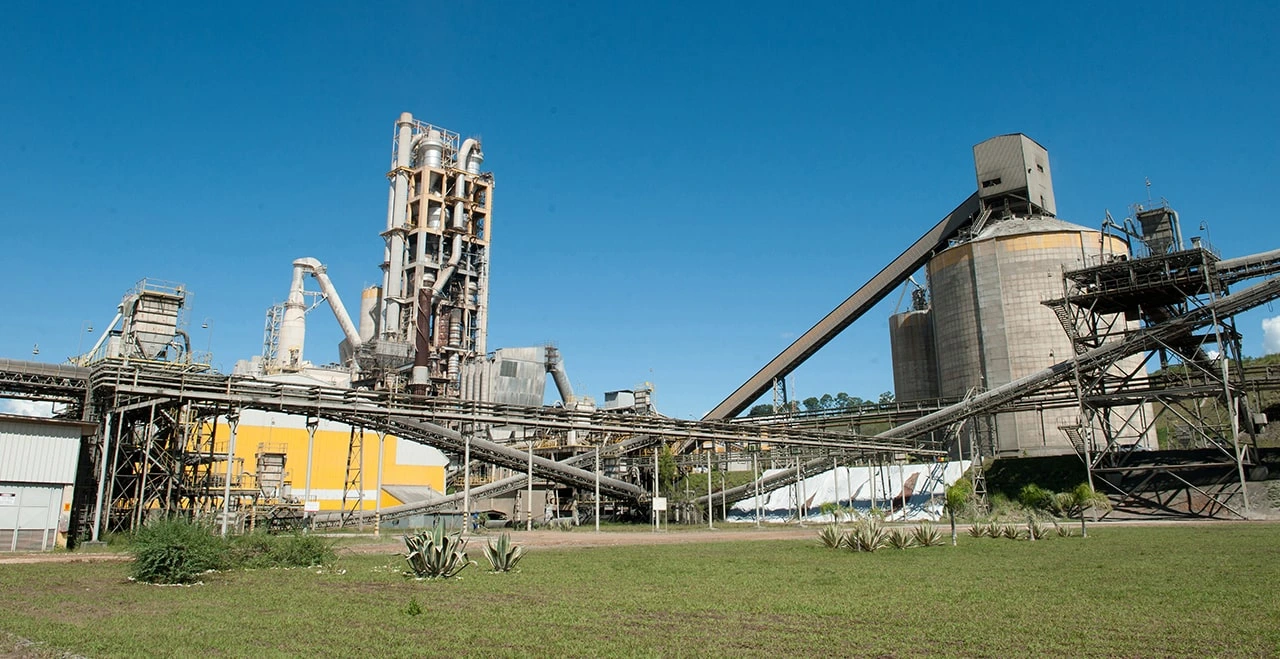 Brazilian Cement Giant Negotiates R$22 Billion Debt Overhaul