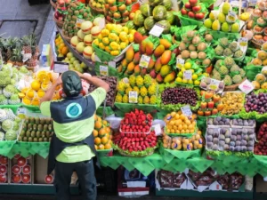 Brazilian Retail Sector Shows Modest Growth Amidst Economic Challenges