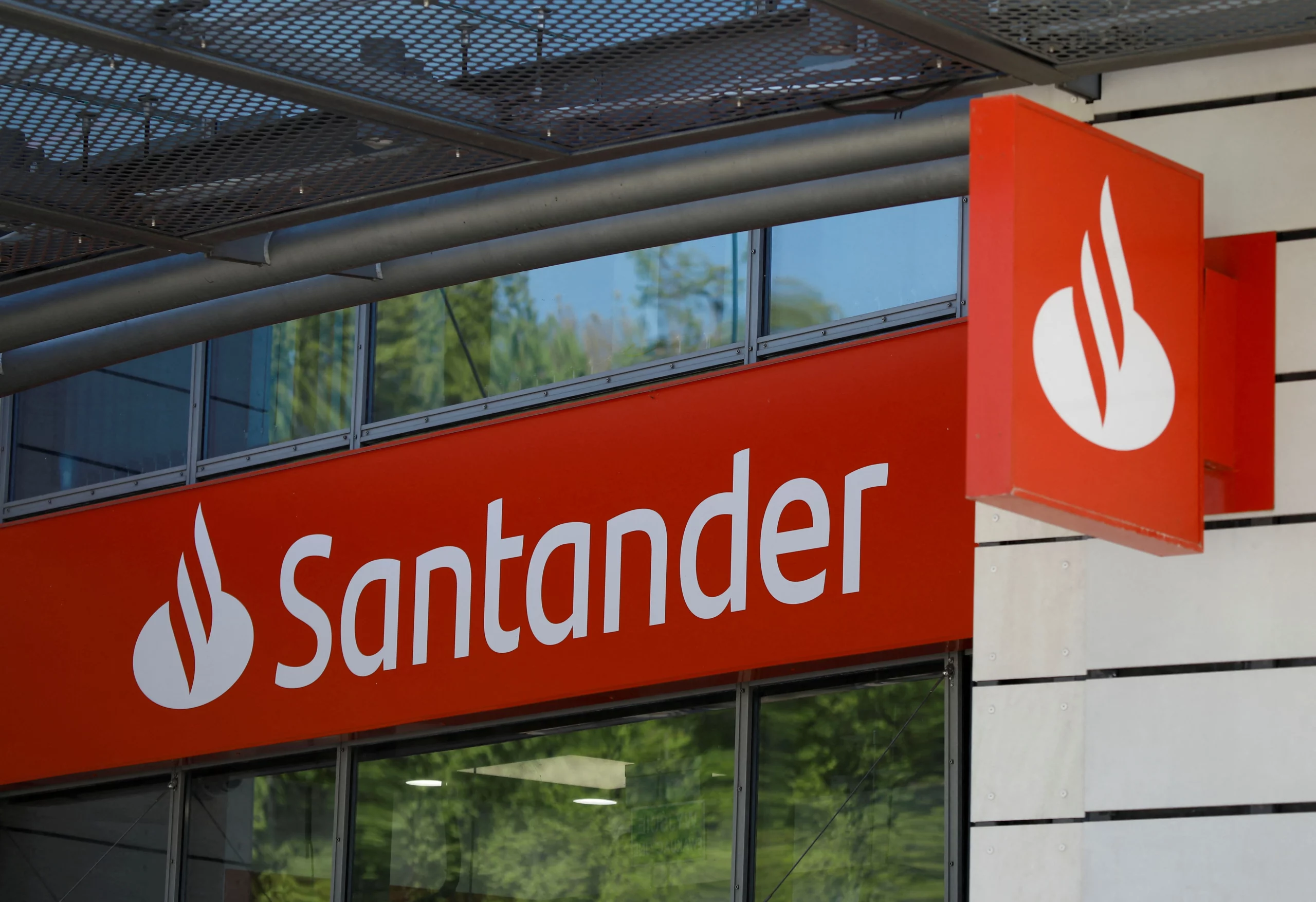 Santander Brazil Redefines Its Approach to Attract Wealthy Clients