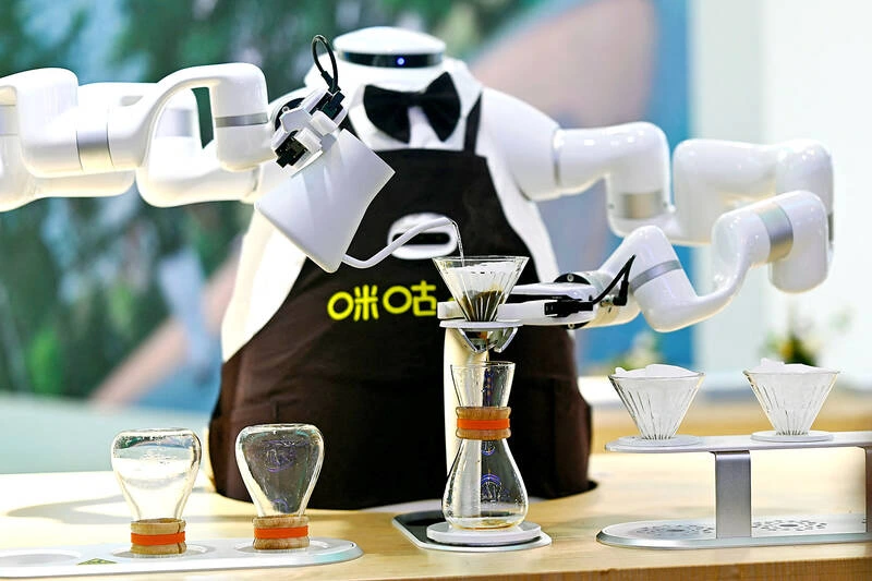 Beijing Grants First License for Robot Chefs in Catering Industry
