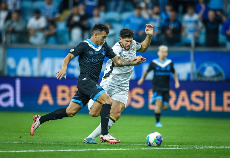 Criciúma Stuns Grêmio in Crucial Brazilian Championship Match