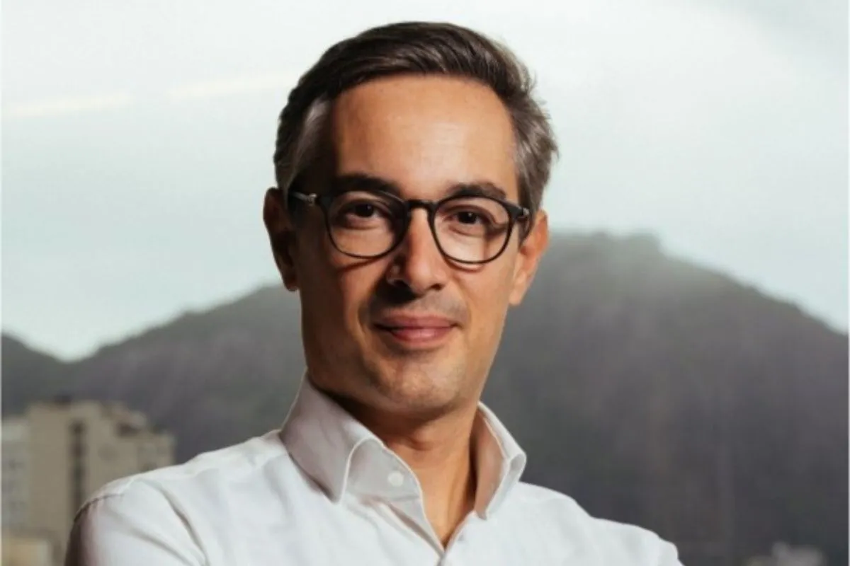 Vale's New CEO Faces Political Pressure Amid Favorable Market Conditions.