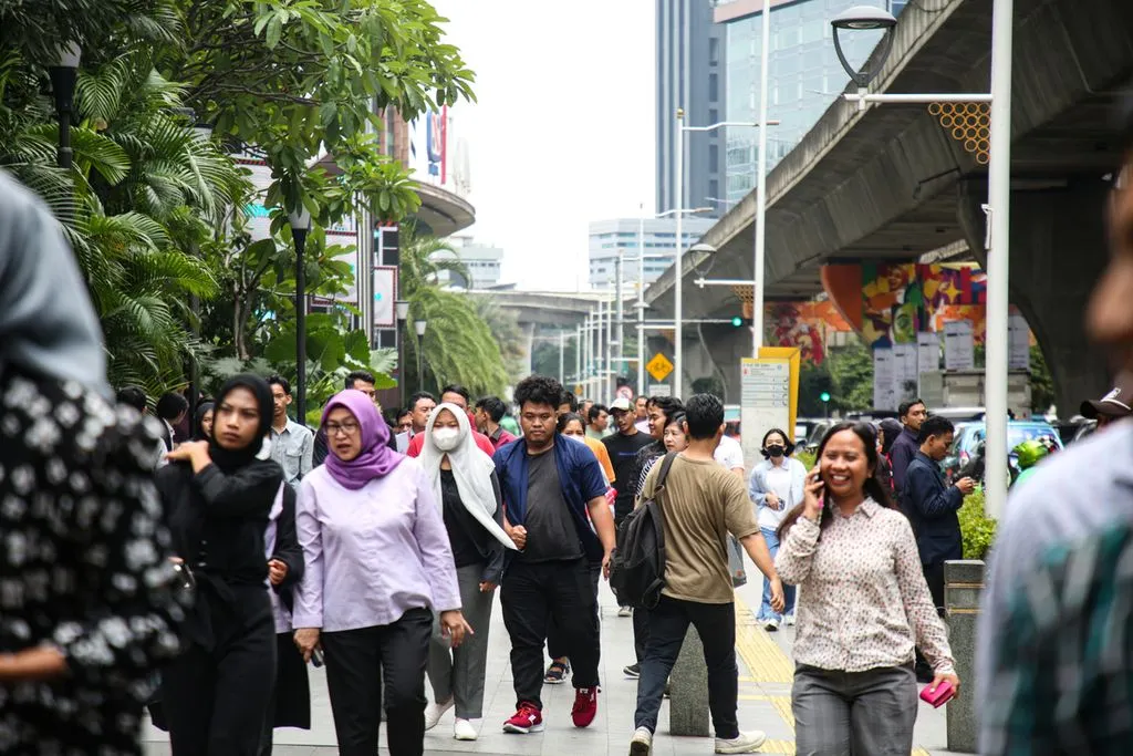 The Vanishing Middle: Indonesia's Economic Conundrum