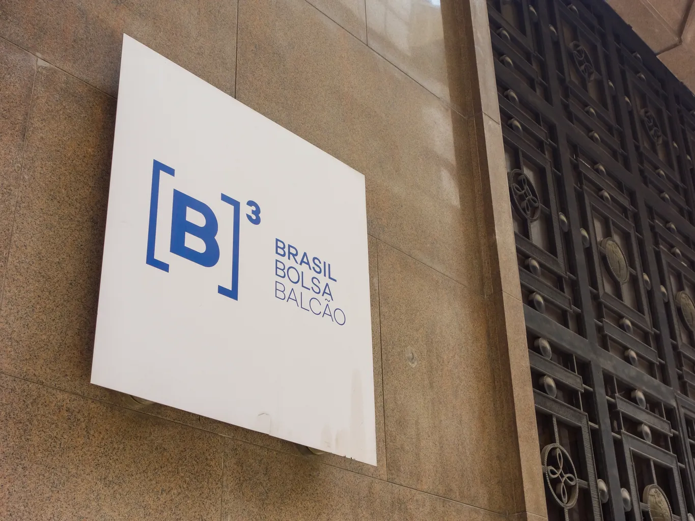 Brazil’s B3 Balances Declines in Stocks with Growth in Bonds and Derivatives.
