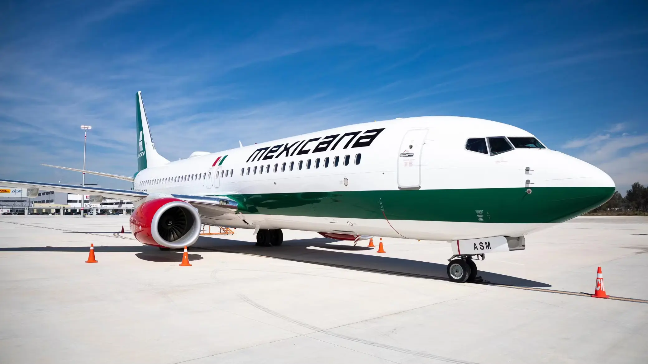 Mexicana Airline Expands: Government Bids for 20 New Embraer Jets