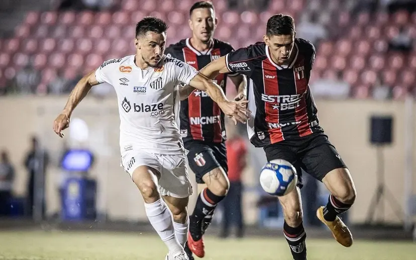 Santos Edges Closer to Top Spot with Narrow Victory over Botafogo-SP