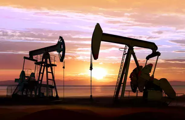 Oil Prices Dip Slightly as Market Awaits U.S. Inventory Data