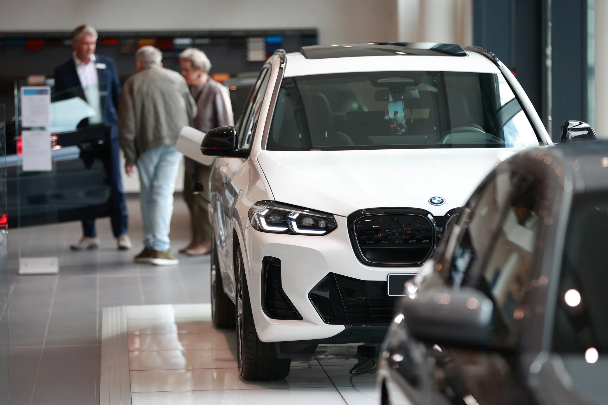 European Car Sales Decelerate Amid Economic Headwinds