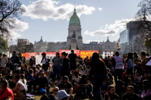 Argentine President Vetoes University Funding Bill Amid Protests