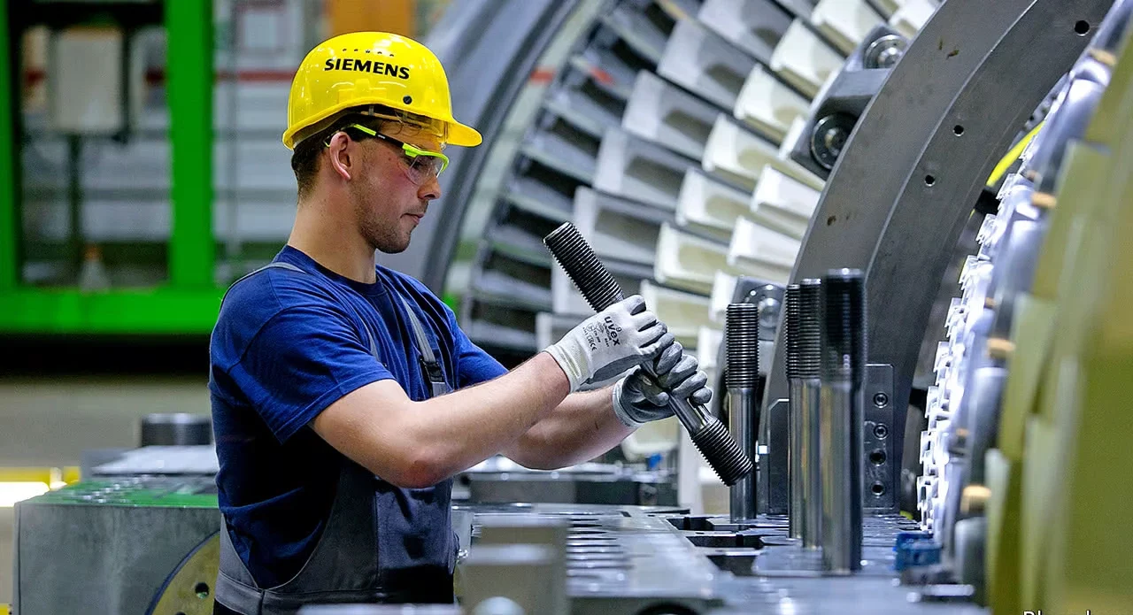 German Business Confidence Rebounds Amidst Economic Challenges