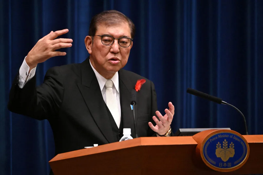 Yen Tumbles as Japan's New Leadership Cools Rate Hike Expectations