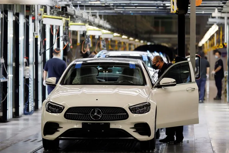 Mercedes CFO Warns of Tougher Measures After Weak Q3