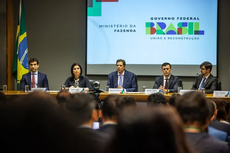 Budget Houdini Act: Government's Trick to Escape Fiscal Responsibility in Brazil