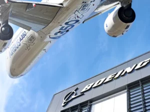 Airbus Ascends as Boeing Battles: Aerospace Giants' Contrasting Fortunes