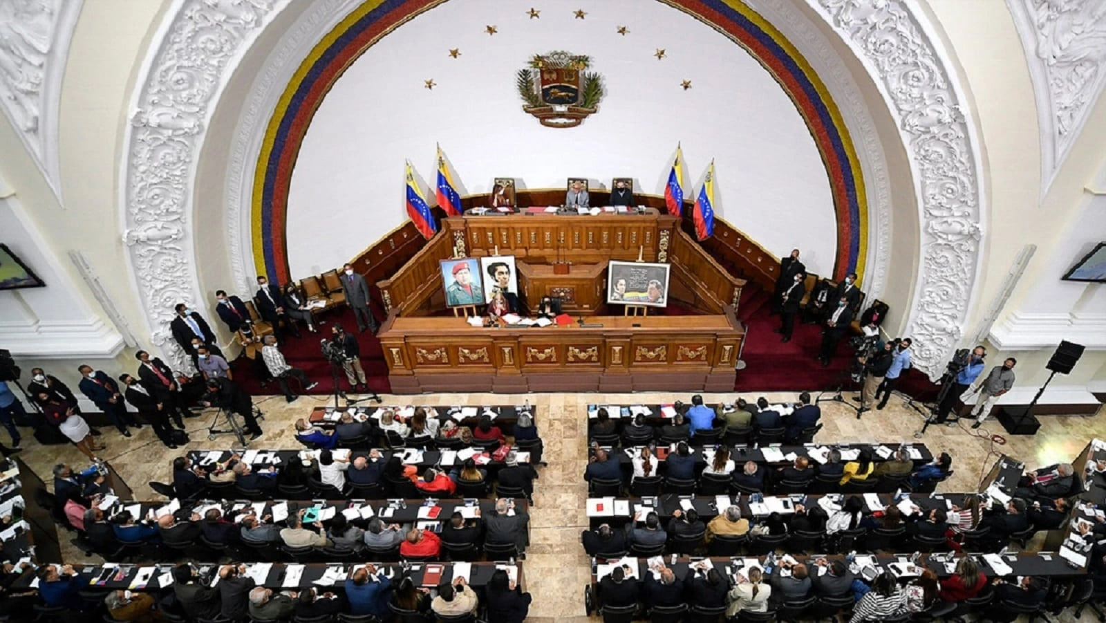 Venezuelan Parliament Urges Maduro to Cut Ties with Spain