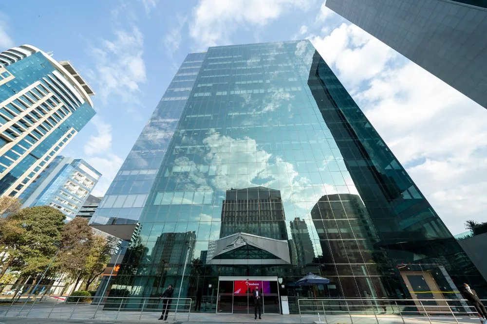 Bradesco's ROE Improves to 12.4%, Still Behind Santander's 17% in Q3 2024. (Photo Internet reproduction)