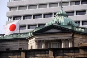 Bank of Japan Maintains Low Rates, Signals Potential Future Tightening