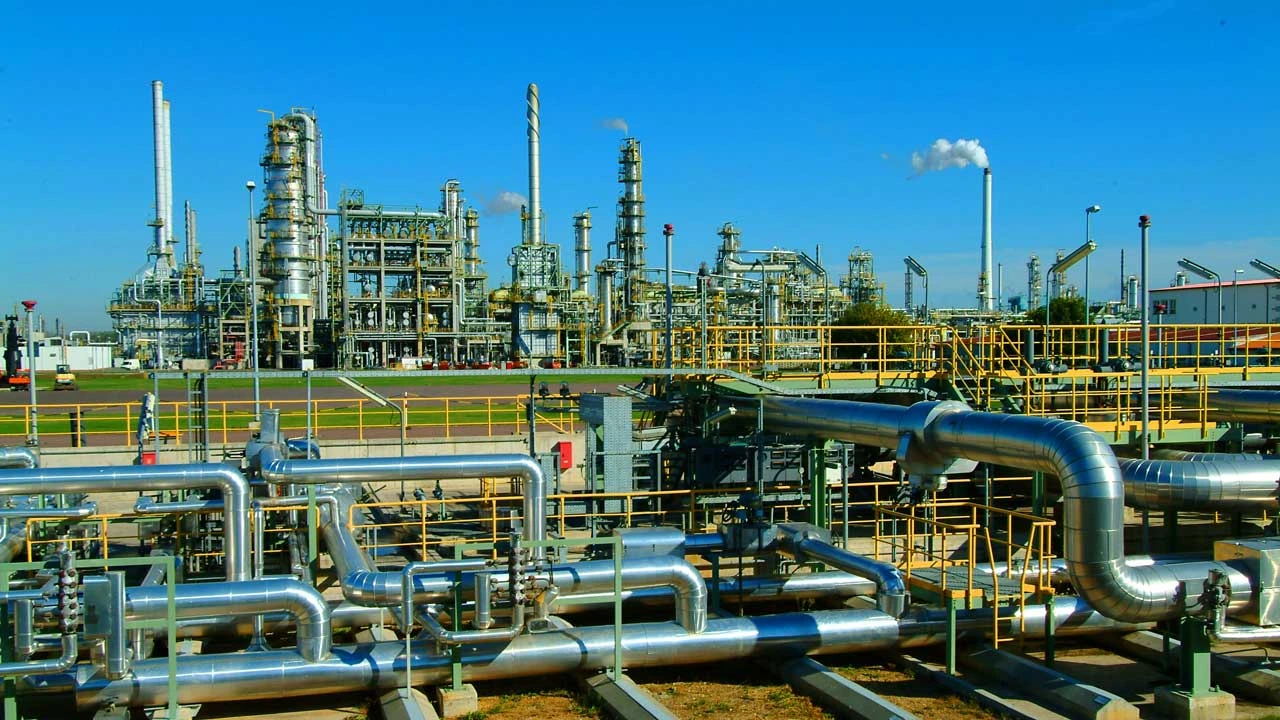 Niger Signs Deal for Massive New Oil Refinery