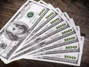 Dollar Surges to R$5.53 Amid Global Uncertainties