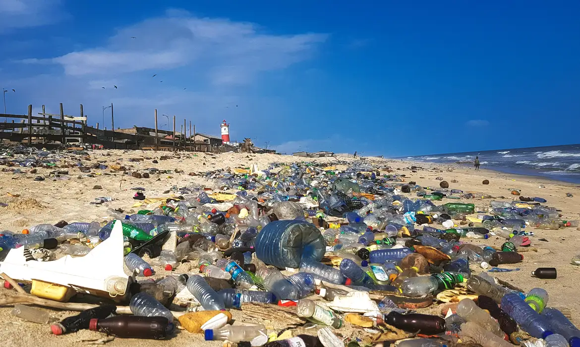 Brazil Tops Latin America in Ocean Plastic Pollution