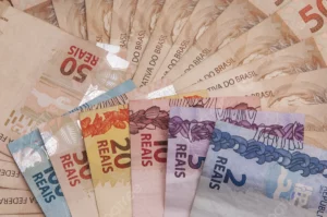 Brazil's Currency Flow: A Positive October Amid Financial Outflows