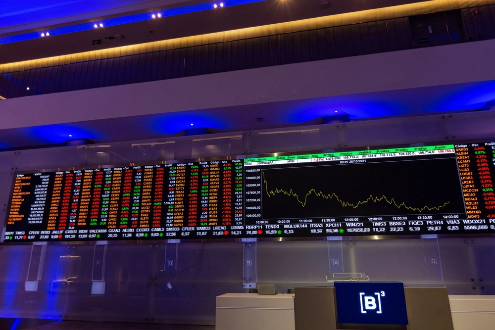 Brazilian Stock Market Dips Amid Economic Uncertainties and Corporate Drama