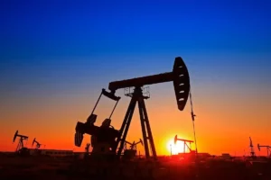 Oil Prices Drop Amid Rising U.S. Stockpiles and Geopolitical Tensions